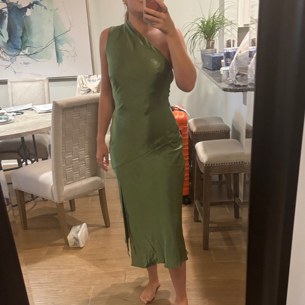 Selfie Leslie One-Shoulder Green Dress